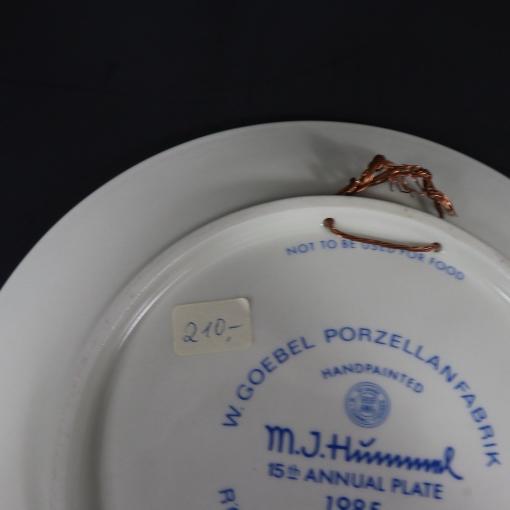 Vintage 1985 Goebel M. J. Hummel 15th Annual Plate Girl w/baby chicks W. Germany - Picture 9 of 9
